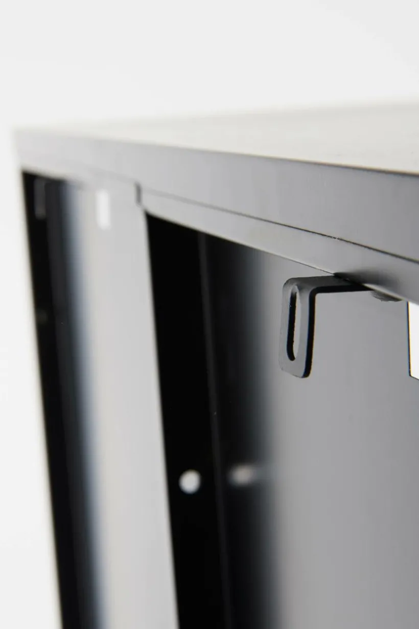 BLACKBURN Vitrinskåp - Mellan